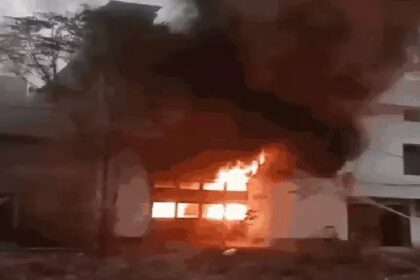 Punjab News: गारमेंट्स फैक्ट्री में लगी भीषण आग, फायर ब्रिगेड की 30 गाड़ियों ने आग पर पाया काबू