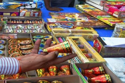 Punjab News: पुलिस ने मारा छापा, अवैध रूप से स्टोर किए लाखों रुपए के पटाखे बरामद