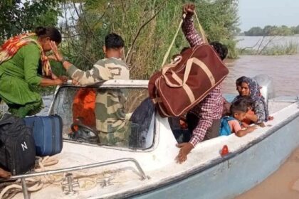 Flood In Punjab: पंजाब के कई जिलों में बाढ़, लोगों को किया जा रहा रेस्क्यू, चार की मौत