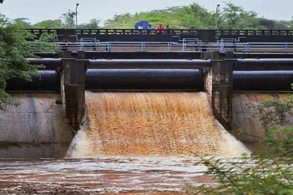 Flood in punjab: फिर खोले गए सुखना लेक के फ्लड गेट, पहाड़ों में हुई बरसात से बढ़ा जलस्तर, प्रशासन अलर्ट