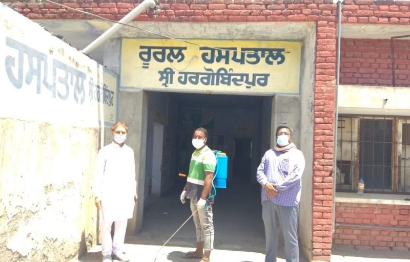 केंद्रीय मंत्री सोम प्रकाश की देखरेख में होशियारपुर क्षेत्र में चल रहा है सैनीटाइजेशन का काम