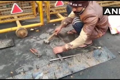 गाजीपुर बॉर्डर से बड़ी खबर, लोहे की कीलें हटनी शुरू, हरसिमरत कौर बादल को पुलिस ने 3 किमी पहले ही रोका, देखें Video