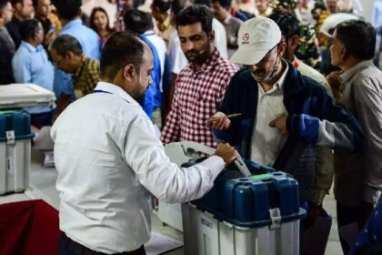 Gujarat Election 2022: गुजरात विधानसभा चुनाव, दूसरे चरण की 93 सीटों पर मतदान जारी