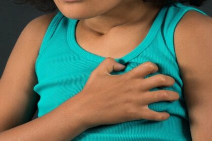 Heart Attack: अपनी मां के साथ कार्टून देख रही बच्ची को अचानक आया हार्ट अटैक, मौत