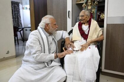 Heeraben Modi: प्रधानमंत्री नरेंद्र मोदी की मां हीराबेन की अचानक बिगड़ी तबीयत, हस्पताल में भर्ती