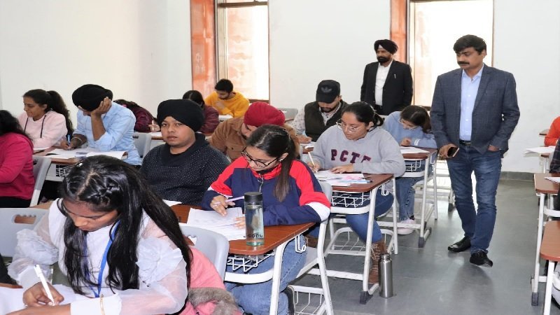 IKGPTU: आई.के.जी पी.टी.यू के 90 केंद्रों पर परीक्षाएं शुरू