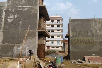 Jalandhar News: नगर निगम की टीम ने अलीपुर समेत मिट्ठापुर में अवैध निर्माण पर की कार्रवाई