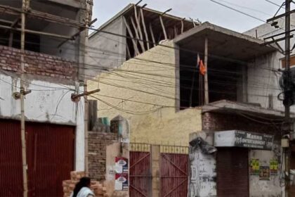 Jalandhar News: जालंधर के लाडोवाली रोड और मदन फ्लोर चौक के आसपास हो रही है 'सुख' की वर्षा, अवैध निर्माण करवाने वाले हैं 'अजेय'