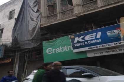 जालंधर: फगवाड़ा गेट मार्केट में पुराना बिजली घर तोड़कर अवैध रूप से बनाई जा रही हैं कई दुकानें, इंस्पैक्टर से लेकर ATP और MTP मौन, कमिश्नर से शिकायत