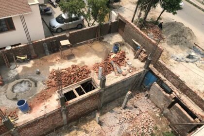 सत्ताधारी पार्षद के अवैध बन रहे 12 कमरों पर मेहरबान है जालंधर नगर निगम, पढ़ें BJP नेता का आरोप