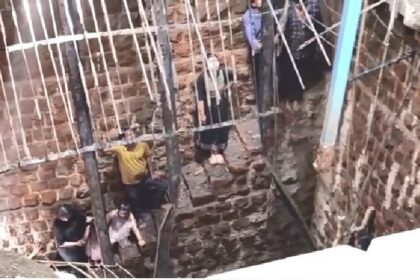 Accident News: रामनवमी पर हवन के दौरान बड़ा हादसा, छत ढहने से बावड़ी में गिरे 25 श्रद्धालु