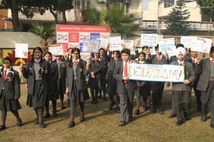 इनोसैंट हाट्र्स के चारों स्कूलों में ‘नैशनल’ डी-वार्मिंग डे पर बच्चों को किया जागरूक