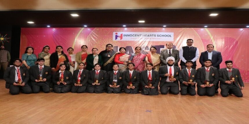 Innocent Hearts: इनोसेंट हार्ट्स में बारहवीं कक्षा के विद्यार्थियों के लिए आशीर्वाद तथा हस्ता -ला -विस्ता द्वारा विदायगी समारोह का आयोजन