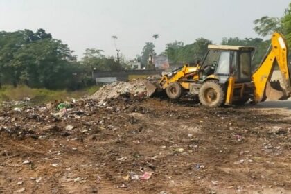 पार्षद जगदीश समराय ने नागरा फाटक पर लगे कूड़े के डंप को करवाया साफ, कहा - प्लीज कूड़ा न फेंके, मोहल्ले को रखें साफ सुथरा