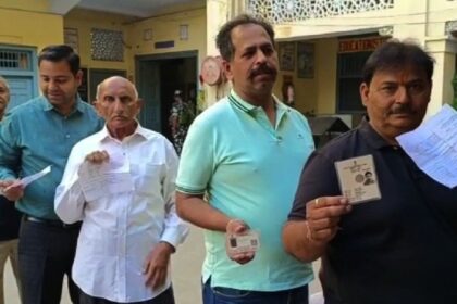 Jalandhar By Poll: जालंधर में शाम 5 बजे तक पड़े 50.05% वोट, कई बूथों पर अभी भी मतदान जारी
