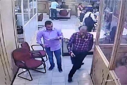 Loot In Jalandhar Bank: जालंधर के इस बैंक में 4 लाख की लूट, CCTV में कैद हुई सारी घटना