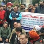 Jalandhar News: जालंधर में कांग्रेस का नगर निगम दफ्तर के बाहर जमकर हंगामा, सरकार के खिलाफ की नारेबाजी