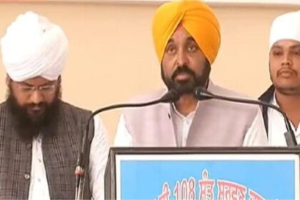 Jalandhar News: सीएम भगवंत मान और अरविंद केजरीवाल डेरा सचखंड बल्लां में हुए नतमस्तक, किया बड़ा ऐलान