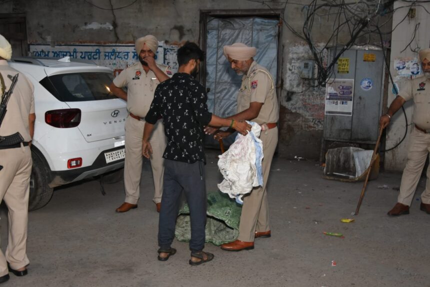 जालंधर: काजी मंडी और संतोषी नगर में 400 पुलिस मुलाजिमों ने मारा छापा