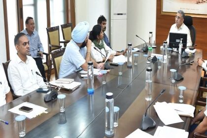 Punjab News: मुख्य सचिव द्वारा आम आदमी क्लीनिकों पर पांच साल तक के बच्चों की आधार ऐनरोलमैंट करने के निर्देश