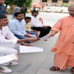 UP News: जनता दर्शन में सीएम योगी ने सुनीं लोगों की समस्याएं