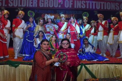 Krishna Janmashtami 2023: राधे-राधे पर झूमते हुए सेंट सोल्जर में छात्रों और अभिभावकों ने मनाई श्री कृष्ण जन्मष्टमी