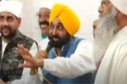 Jalandhar By Poll: जालंधर में कबीर दास जी के मंदिर में नतमस्तक हुए सीएम भगवंत मान