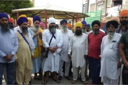 Punjab News: पंजाब में नहीं थम रही बेअदबी, अब इस गांव में गुटका साहिब को छप्पड़ में फेंका