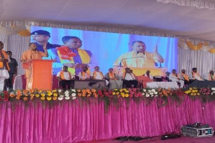 Karnataka Assembly Election: सीएम योगी ने कर्नाटक चुनाव प्रचार के दूसरे दिन 4 जनसभाओं को किया संबोधित