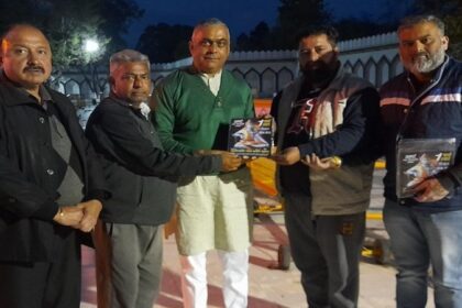 पूर्व सीपीएस केडी भंडारी को महाशिवरात्रि उत्सव कमेटी नकोदर ने महाशिवरात्रि उत्सव का दिया निमंत्रण