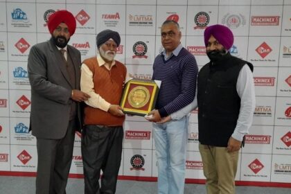 जालंधर इंडस्ट्रियल फोकल पॉइंट एक्सटेंशन एसोसिएशन के मशीनैक्स एग्जीबिशन में पहुंचे केडी भंडारी, उद्योगपतियों ने किया सम्मानित