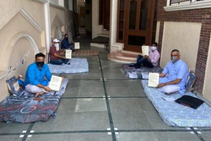 जालंधर में BJP के पूर्व विधायक केडी भंडारी ने अपने समर्थकों के साथ घर में ही लगाया धरना, जाने वजह, देखें VIDEO