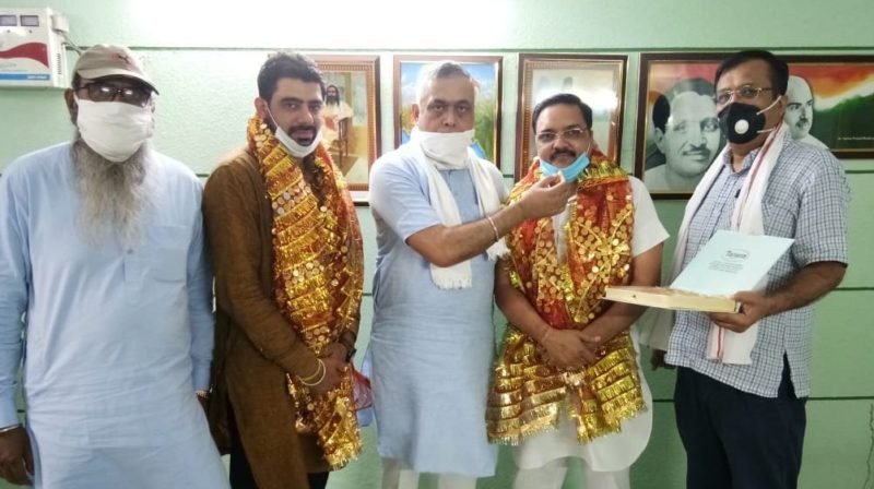 केडी भंडारी से आशीर्वाद लेने पहुंचे BJP के महासचिव भगवंत प्रभाकर व भाजयुमो अध्यक्ष बलजीत प्रिंस