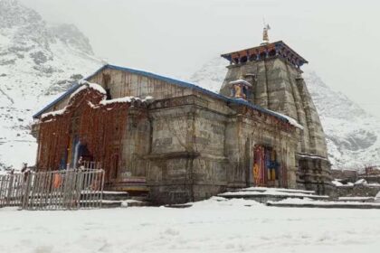 बद्रीनाथ और केदारनाथ धाम में बर्फबारी, मसूरी में तेज बारिश, पहाड़ों में बढ़ गई ठंड