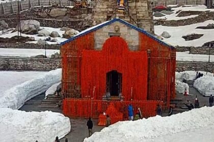 लाकडाउन के बीच विशेष पूजा-अर्चना के बाद केदारनाथ धाम के खुले कपाट, पूजा में शामिल हुए 16 लोग