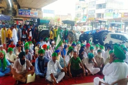 संयुक्त किसान मोर्चा का सरकार के खिलाफ प्रदर्शन, हाईवे किनारे वाहन खड़े कर केंद्र व पंजाब सरकार के खिलाफ की नारेबाजी