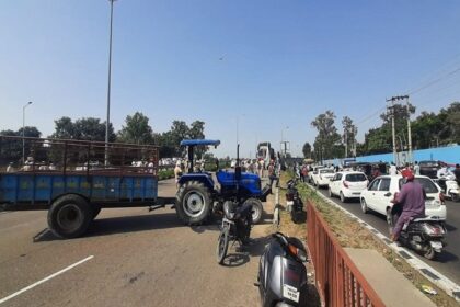 जालंधर में नेशनल हाईवे जाम, किसानों ने PAP चौक पर दिया धरना, प्रदर्शन शुरू, अभी इन रास्तों पर बिल्कुल न जाएं, नहीं तो जाम में फंसेंगे