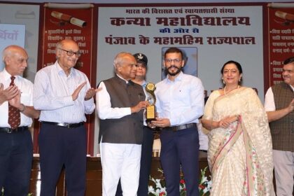 Jalandhar News: 'विश्व उद्यमिता दिवस' के उपलक्ष्य पर डॉ. रोहन बौरी 'यंग आप्थाल्मालॉजिस्ट ऑफ जालंधर' अवार्ड से सम्मानित