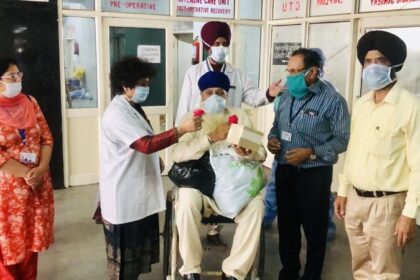 होशियारपुर के 65 वर्षीय हरजिंदर सिंह ने जीती कोरोना के विरुद्ध जंग, 16 दिन बाद अस्पताल से स्वस्थ्य होकर घर लौटे, पढ़ें इस नायक की कहानी, कैसे कोरोना को हराया