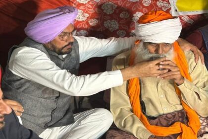 Farmers Protest: किसानों का धरना खत्म, कुलदीप सिंह धालीवाल ने डल्लेवाल को पिलाया जूस