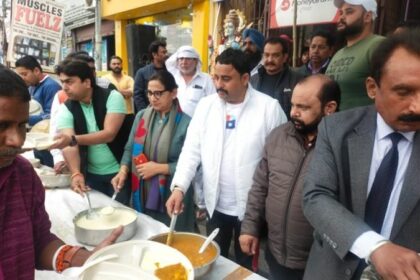 सुरिंदर मोहन ठाकुर की अगुवाई में महाशिवरात्रि के उपलक्ष्य में लगाया गया लंगर, डिप्टी मेयर बंटी और पार्षद जसलीन सेठी हुए शामिल