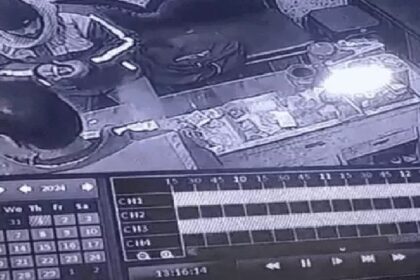 Loot In Punjab: बंदूक की नोक पर ज्वेलरी शॉप से लूट, सोने की अंगूठी और कड़ा लेकर फरार हुए लुटेरे