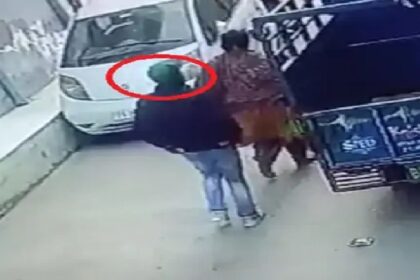 Loot In Punjab: पंजाब में लूटेरे बेखौफ, आंखों पर हाथ रख महिला की झपटी बालियां