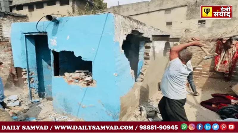 Punjab News: पंजाब में नशा तस्कर के घर पर पुलिस का एक्शन, भारी पुलिस बल तैनात