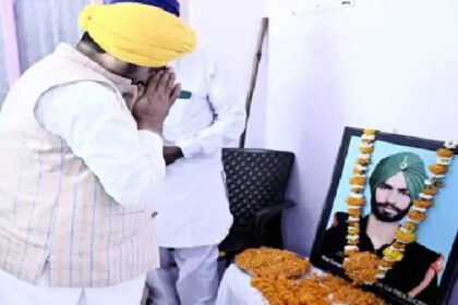 Punjab News: सीएम मान पहुंचे शहीद हरकृष्ण के घर, परिवार को सौंपा एक करोड़ का चेक