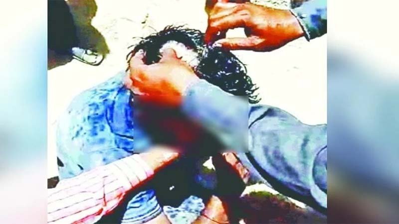 पंजाब में शर्मनाक हरकत, लड़के को बांधकर पीटा, मुंडन करवाया कर पेशाब पिलाया, Video वायरल, पढ़ें पूरा मामला