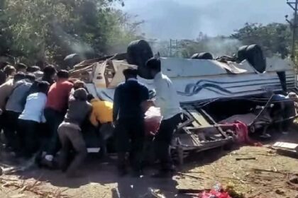 Accident News: पिकनिक जा रही बस के साथ बड़ा सड़क हादसा, कई छात्रों की मौत