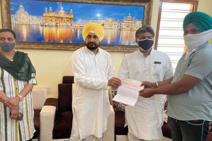 सांसद मनीष तिवारी ने श्री चमकौर साहिब के गांवों को 52 लाख रुपये के फंड बांटे