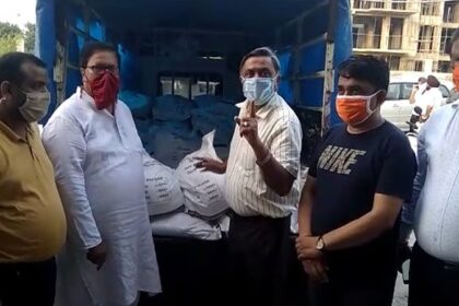 पूर्व मंत्री मनोरंजन कालिया ने सूर्या एंक्लेव में सरकारी राशन की बोरियां पकड़ी, कहा - MLA ने राशन बांटने की बजाए दुकानों पर पहुंचाया