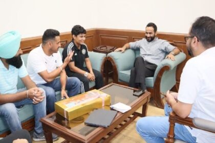 Punjab News: खेल मंत्री ने कनिका आहूजा को भारतीय क्रिकेट टीम में चुने जाने पर मुबारकबाद दी